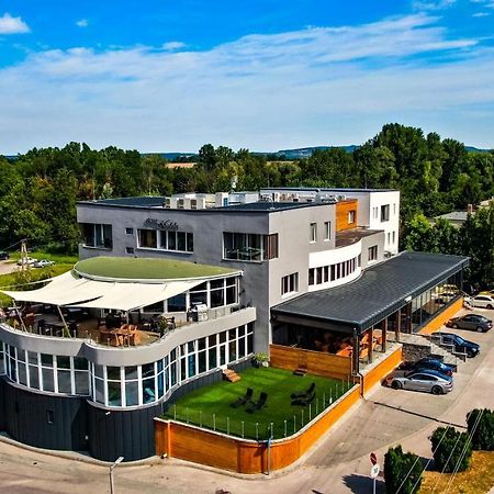 Hotel Kristaly Konferencia & Wellness Ajka Exteriör bild