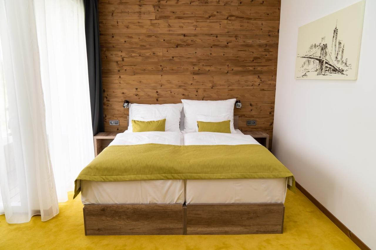 Hotel Kristaly Konferencia & Wellness Ajka Exteriör bild