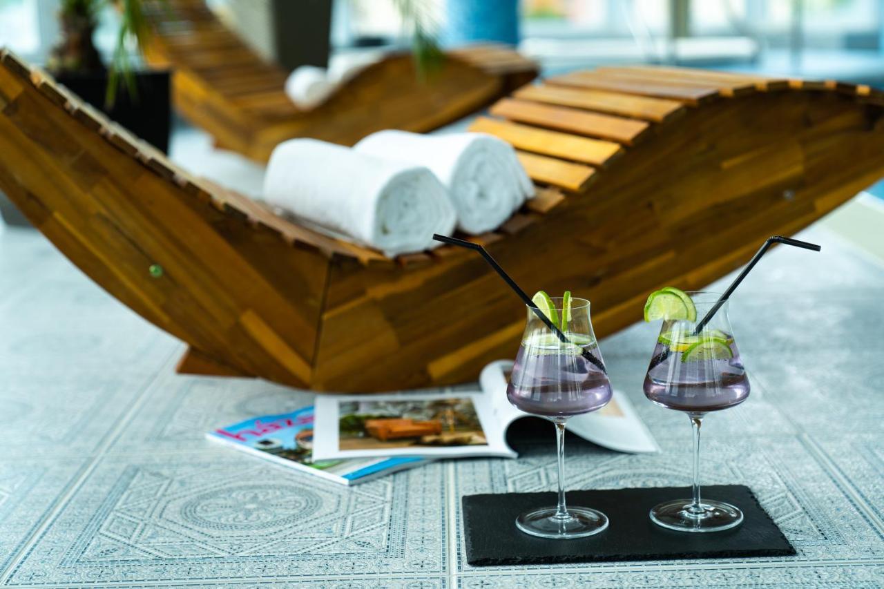 Hotel Kristaly Konferencia & Wellness Ajka Exteriör bild
