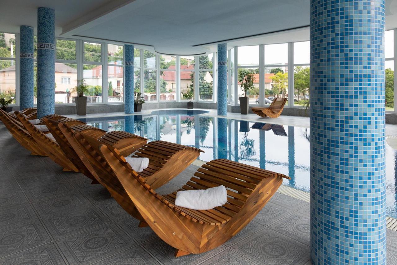 Hotel Kristaly Konferencia & Wellness Ajka Exteriör bild