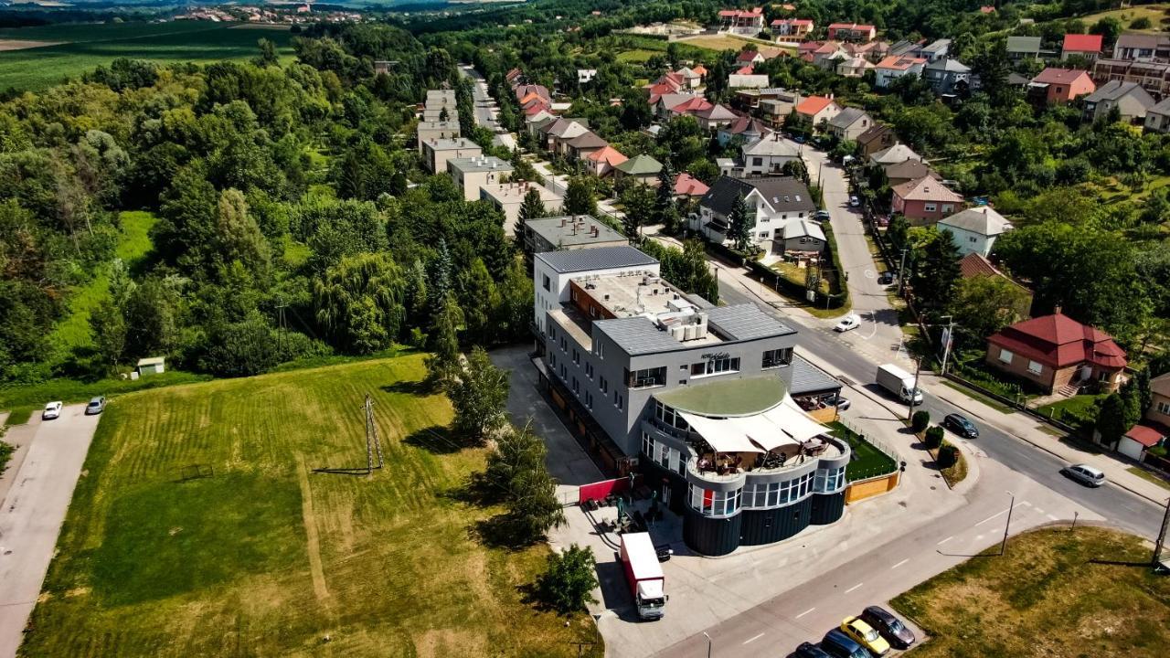 Hotel Kristaly Konferencia & Wellness Ajka Exteriör bild