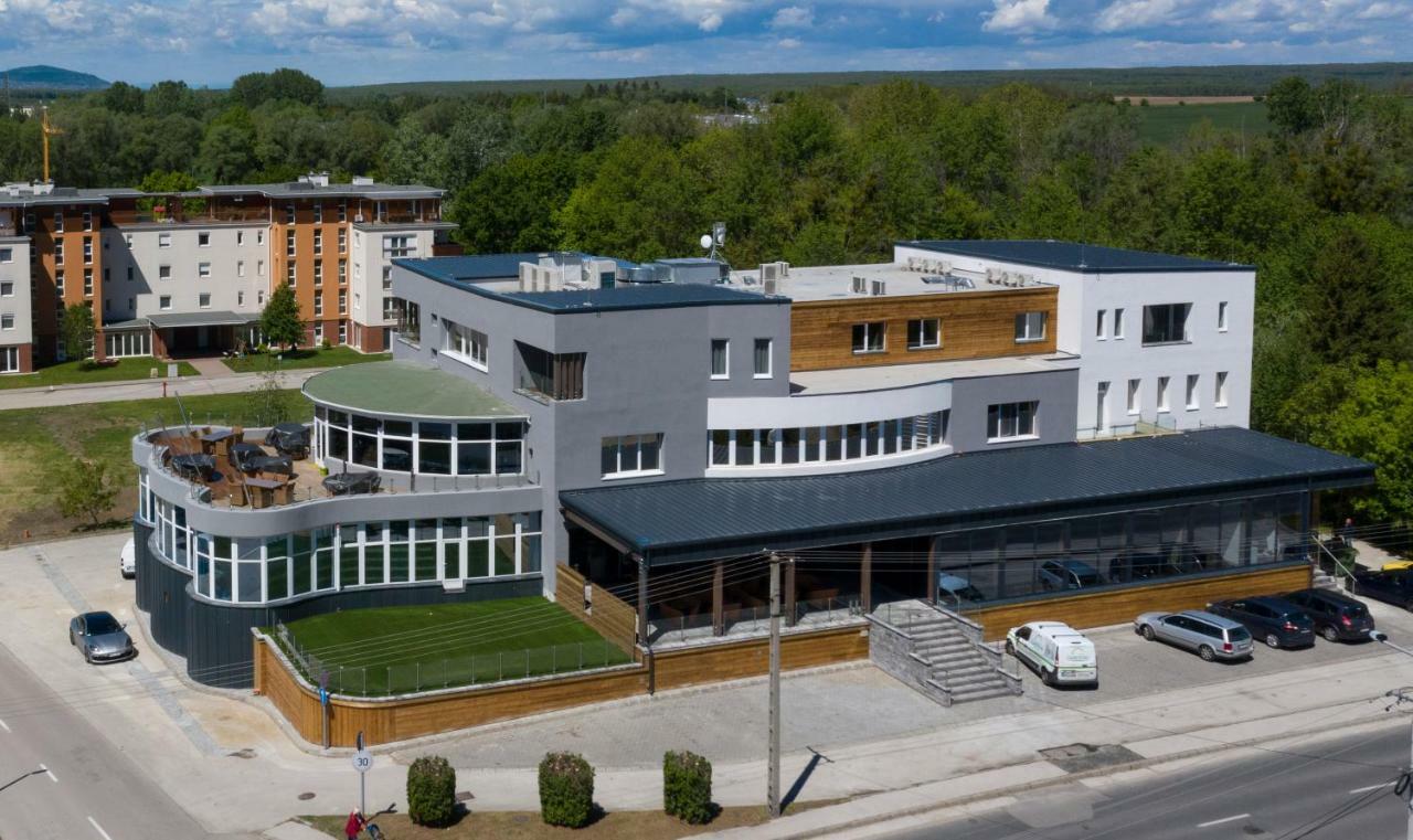 Hotel Kristaly Konferencia & Wellness Ajka Exteriör bild
